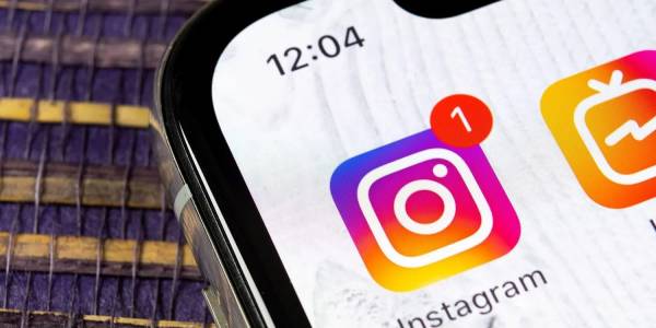 Подгониха Facebook за детския Instagram