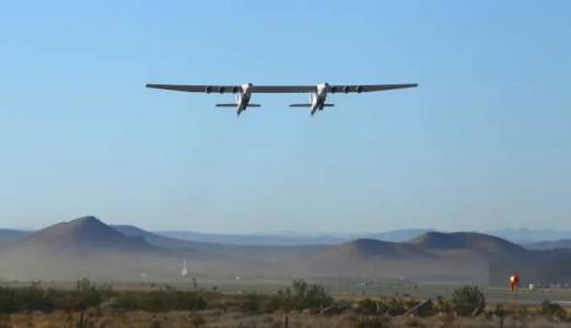 Stratolaunch: най-големият самолет в света летя повторно и уверено гледа напред