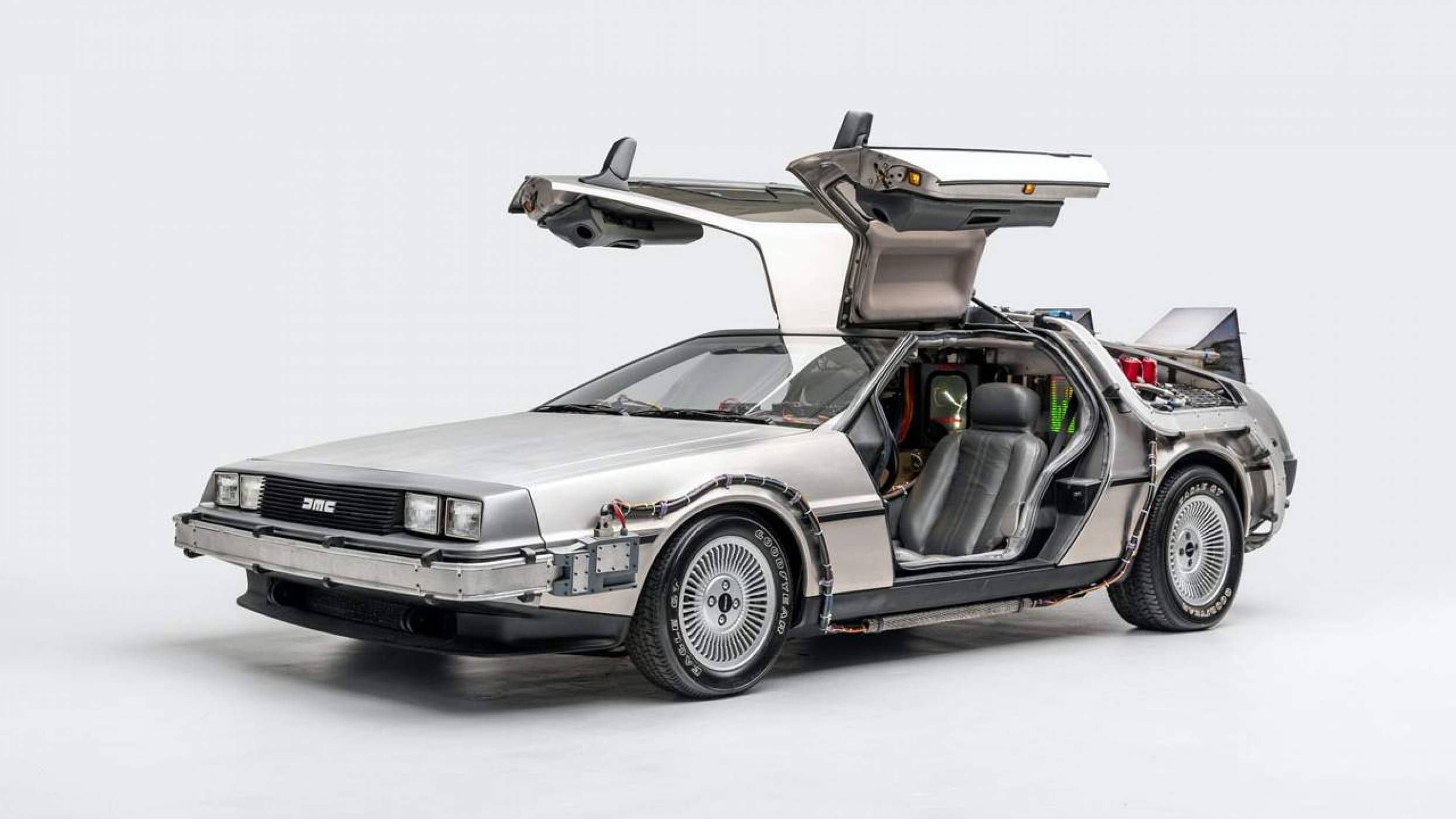 Култовата кола от Back to the Future влезе в регистъра на ценните автомобили (ВИДЕО)