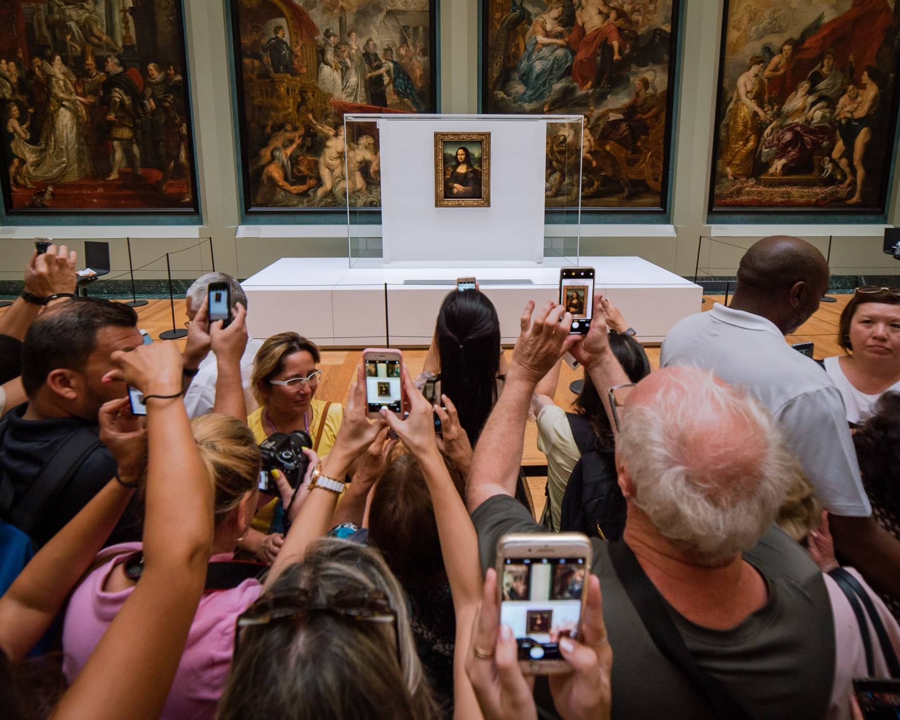 Петиции искат Джеф Безос да изяде Мона Лиза и да не се връща на Земята 