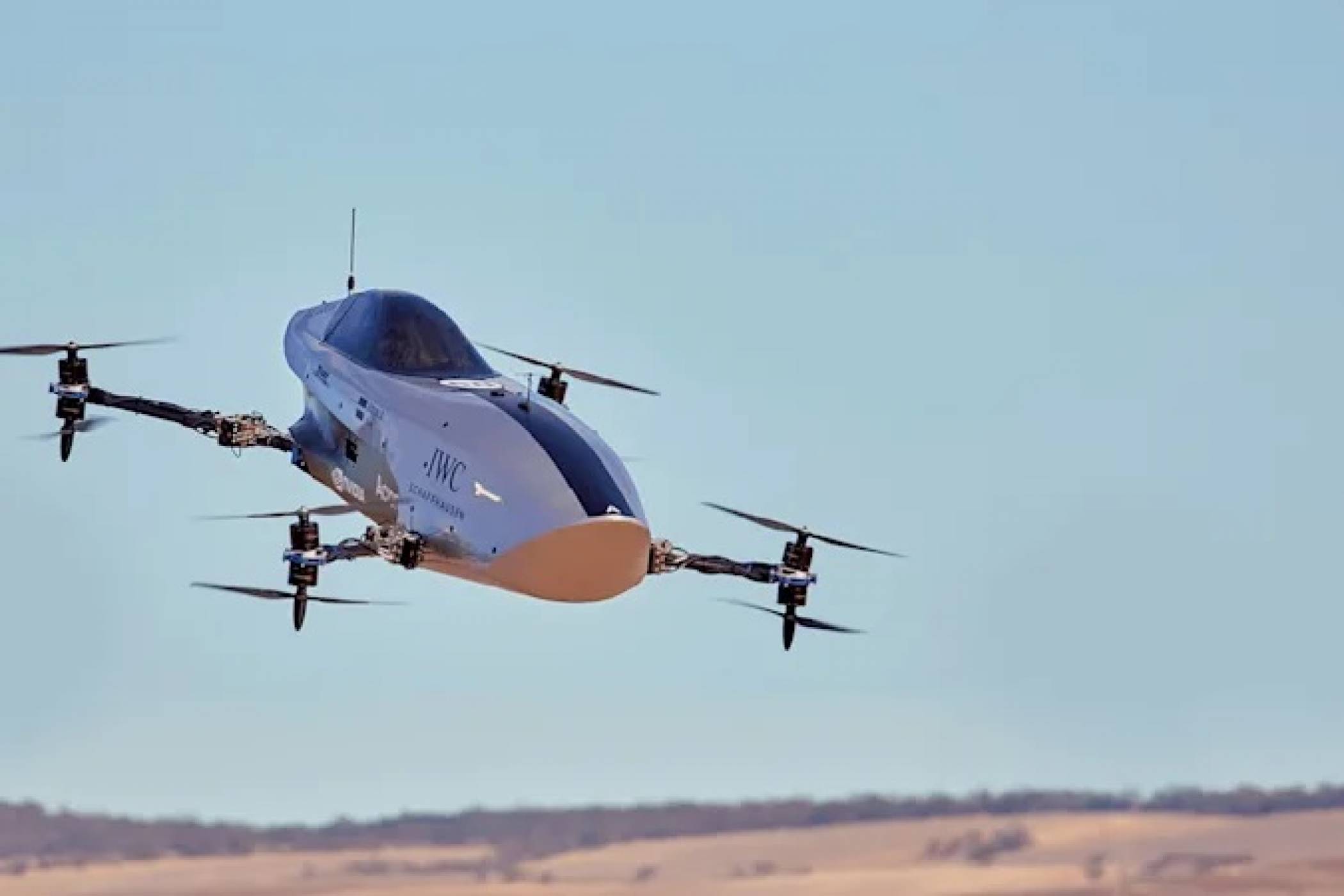 Летящата съсезателна е-кола на Airspeeder с успешен пробен полет 