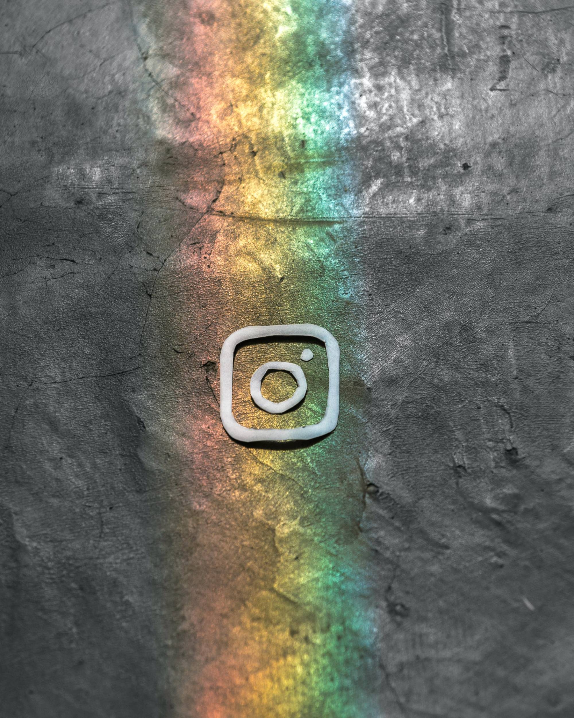 Instagram се опитва да защити профилите на непълнолетни потребители 