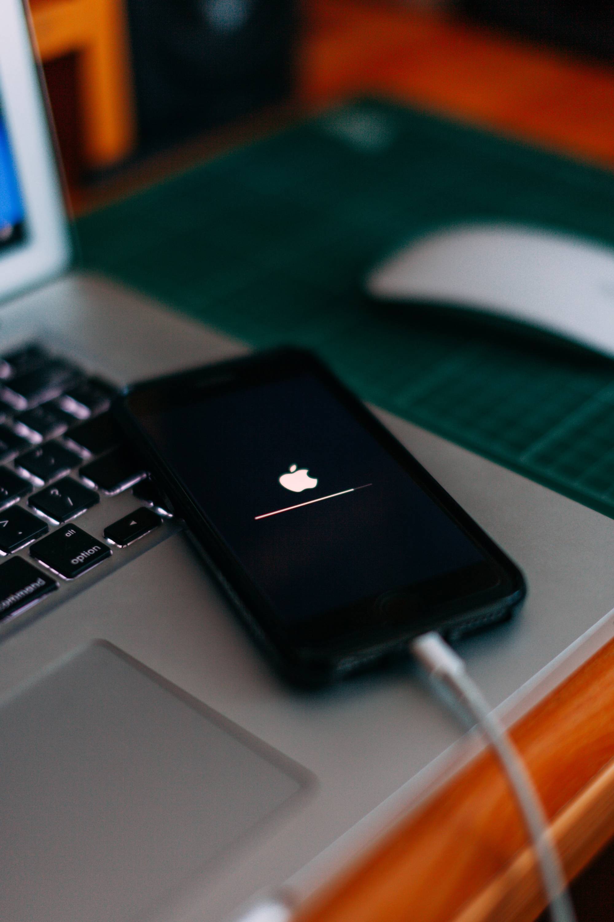 Apple призовава: подновете iOS до версия 14.8 незабавно