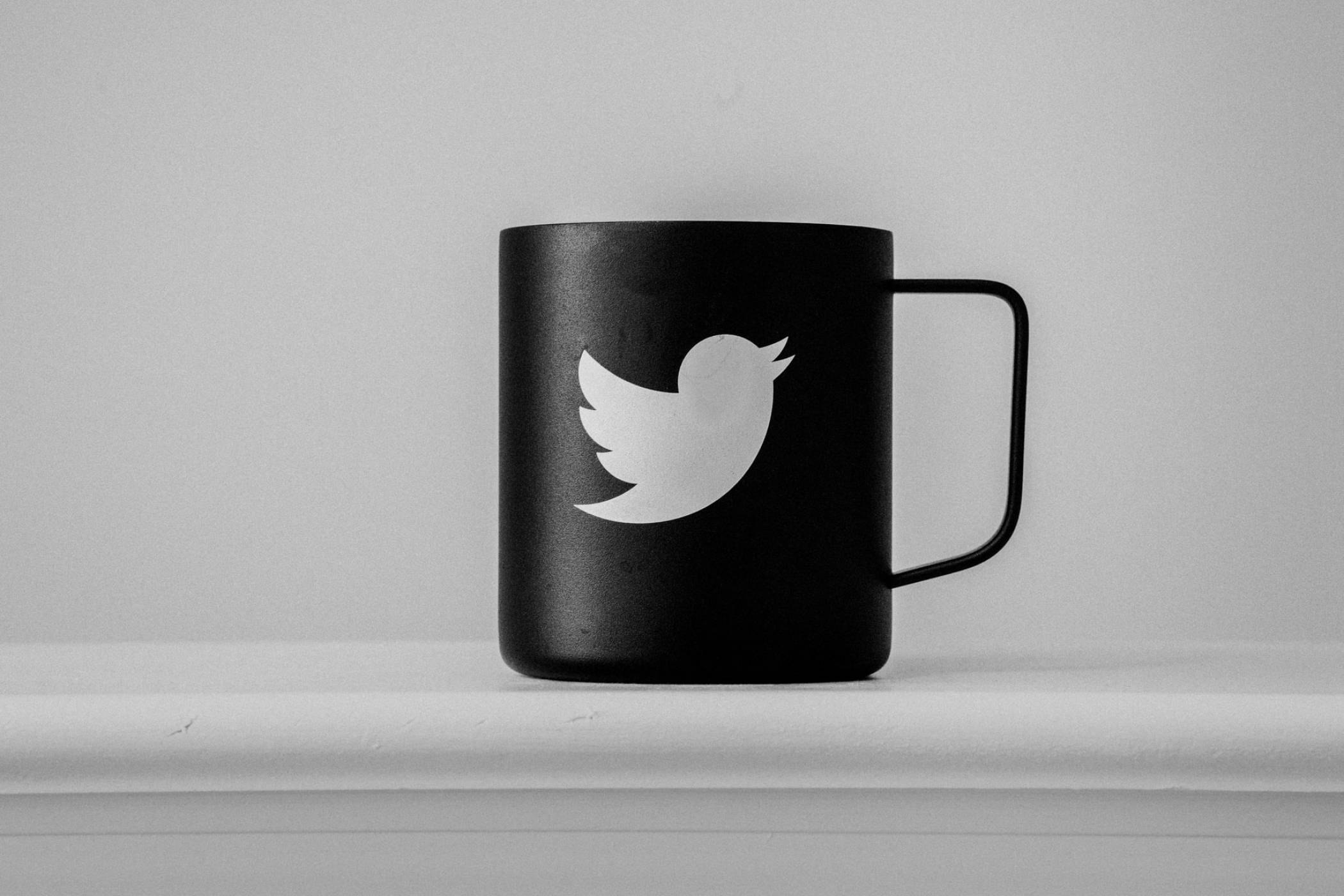 Twitter подхваща троловете с кадифената ръкавица 