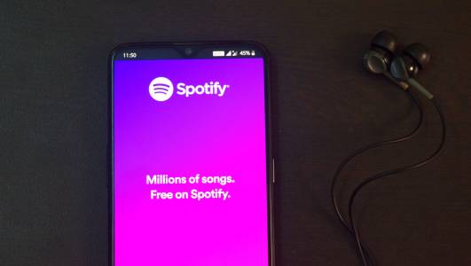 Адел накара Spotify да промени политиката си за музика
