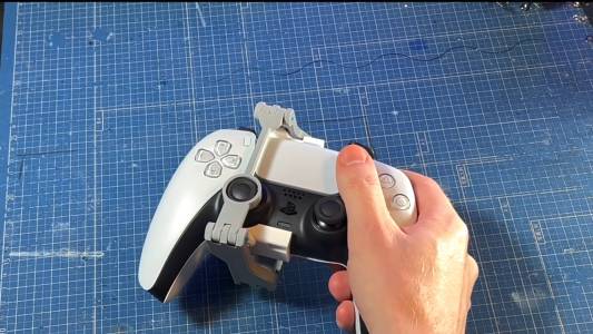 Вече може да играете на вашия PS5 с една ръка (ВИДЕО)
