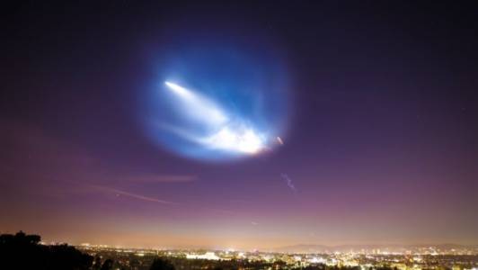 Това, което би било най-добрата снимка на НЛО, се оказа полет на SpaceX 