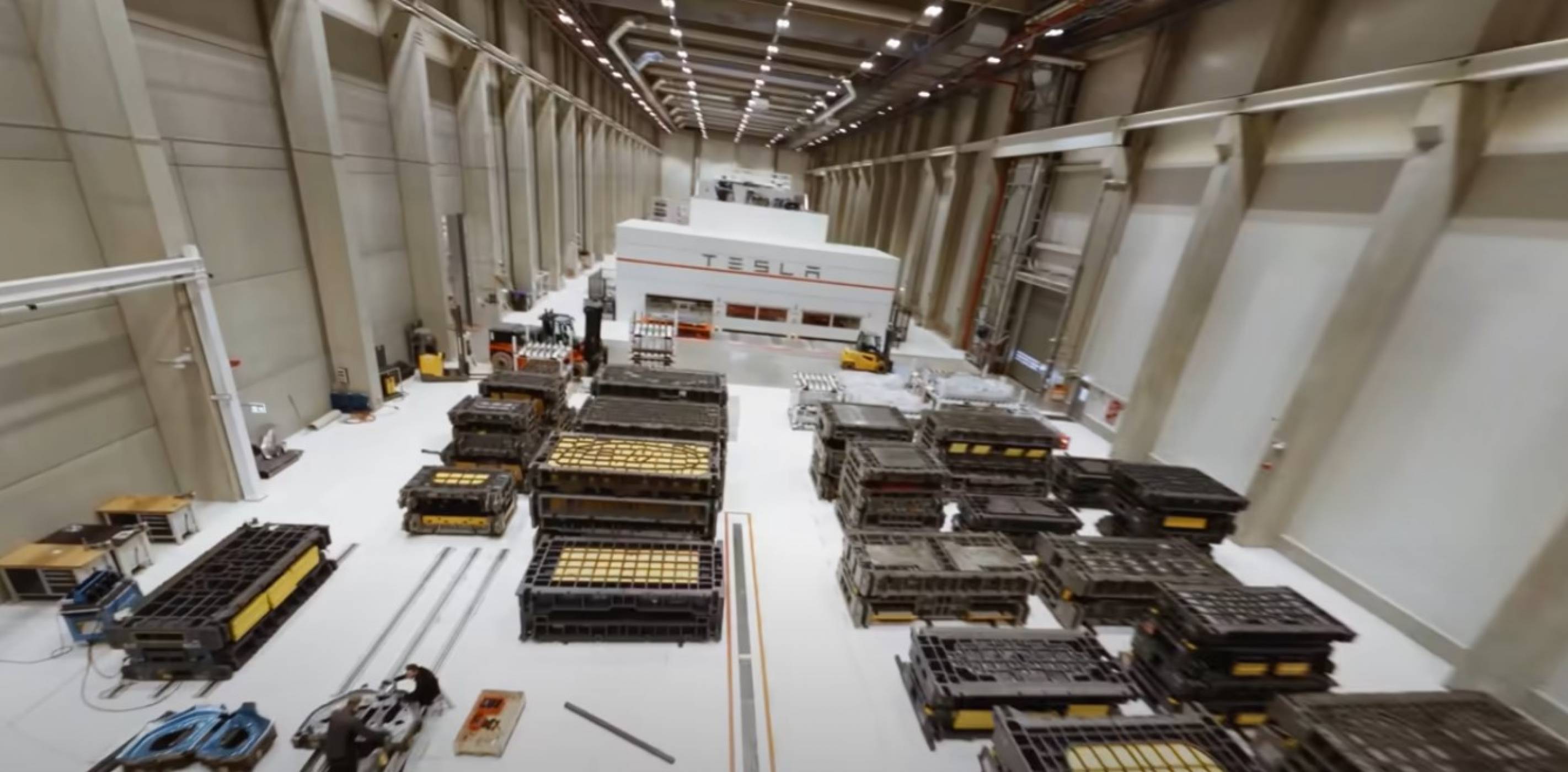 Вижте как изглежда отвътре заводът на Tesla Giga Berlin (ВИДЕО)