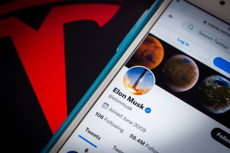 Илон Мъск грабна почти 10% от Twitter 