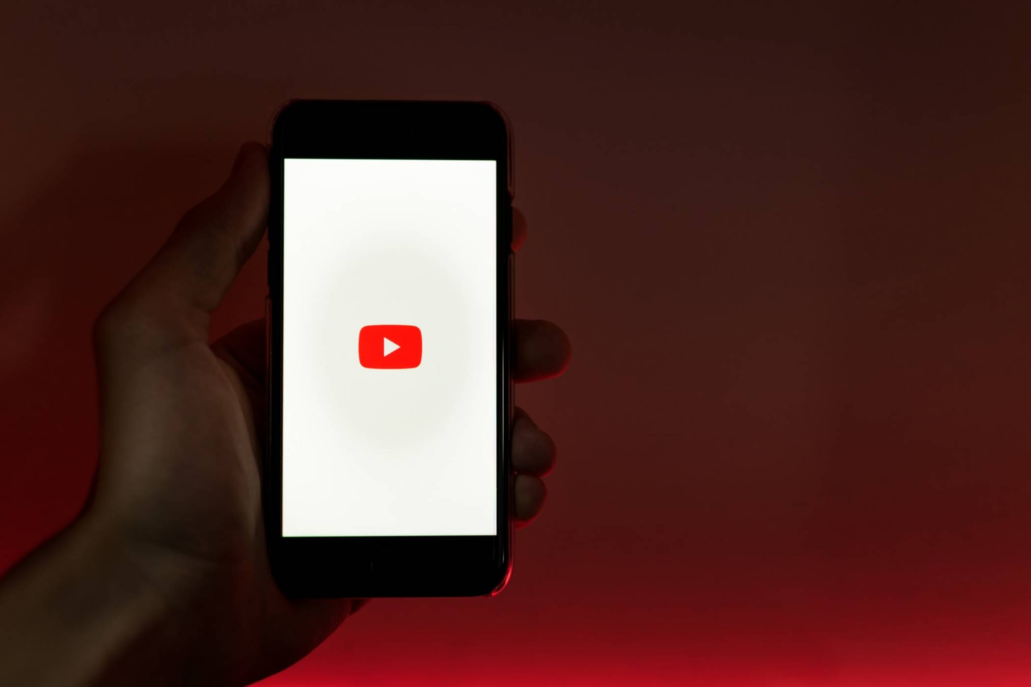 YouTube затягат модерацията на коментарите (ВИДЕО) 