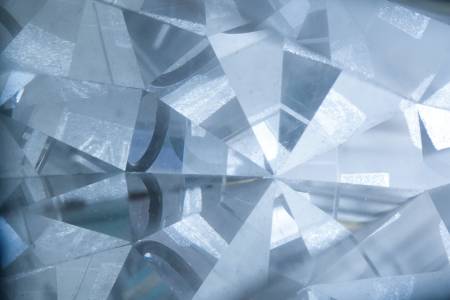 Може ли диамант да побере информация от милиард Blu-Ray дискове?