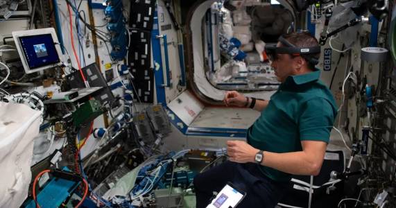 Космически туристи мрънкат, че са били претоварени на борда на МКС