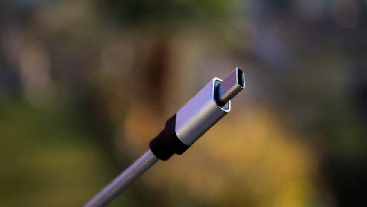 Под натиска на ЕК iPhone 15 заменя Lightning с USB-C порт