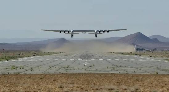 Най-големият самолет в света не успя да завърши тестовия си полет