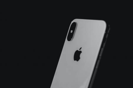 Правен, а не технически проблем бави първия 5G чип на Apple в iPhone 