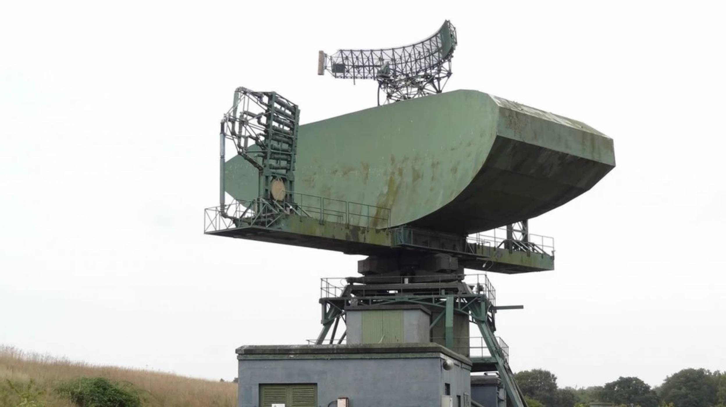 Милионер си купи гигантски радар от Студената война, за да търси извънземни 