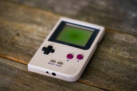 Талантливи хакери внасят ярки цветове в класически Game Boy игри (ВИДЕО)