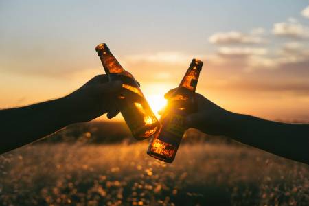 Учените смятат, че консумацията на алкохол преди навършване на 40 години носи само вреди 