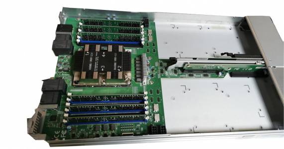 Уникален 8-процесорен сървър пристига на българския пазар от ADSYS 