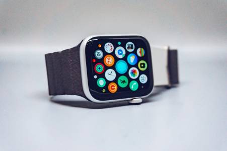 По-здрав титанов дисплей ще пази вашия Apple Watch Pro