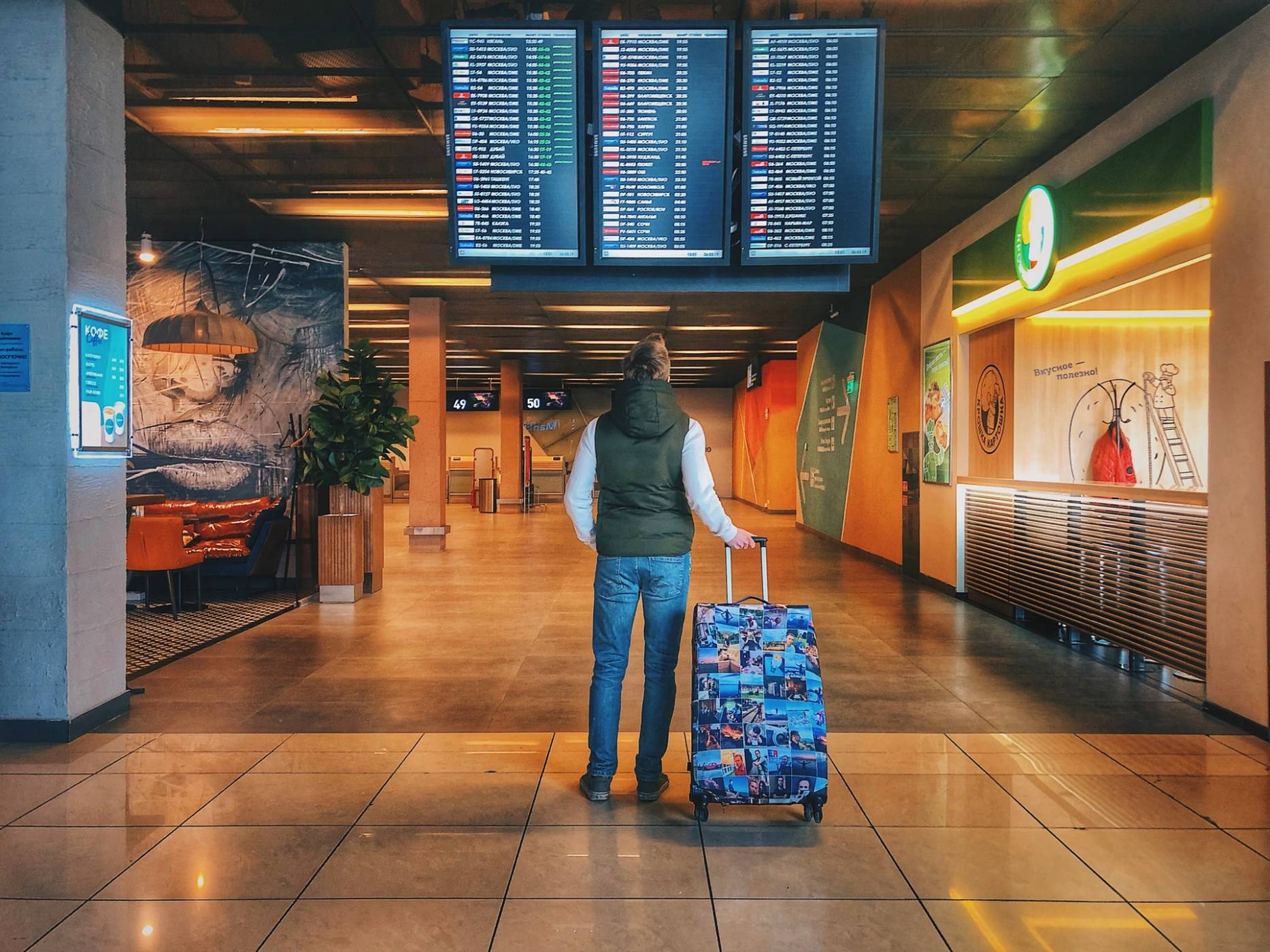Хаосът на летищата бил причинен от черните куфари 