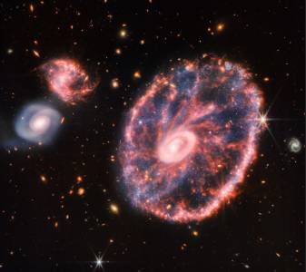 Телескопът James Webb Space завъртя зашеметяваща снимка на галактиката Колелото 