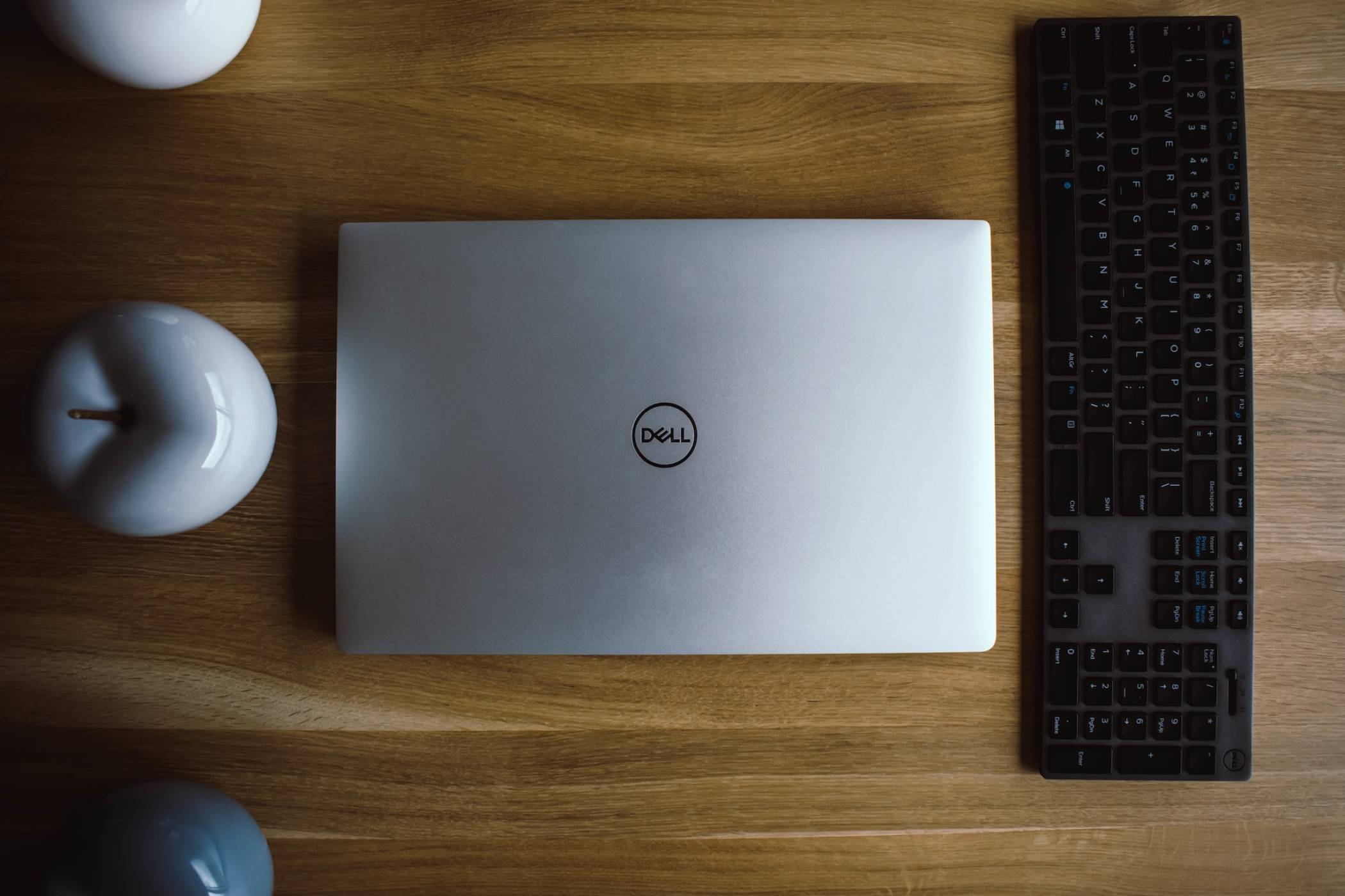 Кой го прави по-добре - Apple или Dell? 