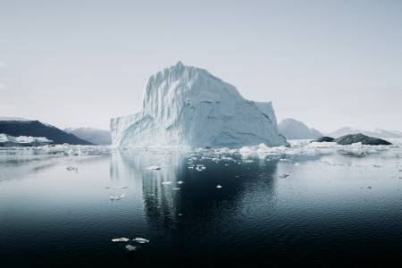 Бил Гейтс и Джеф Безос се включват в милиардерска експедиция, търсеща редки минерали в леда на Гренландия 
