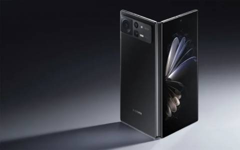 Вторият гъвкъв телефон на Xiaomi е с дебелина едва 5.4 мм в таблетен режим 