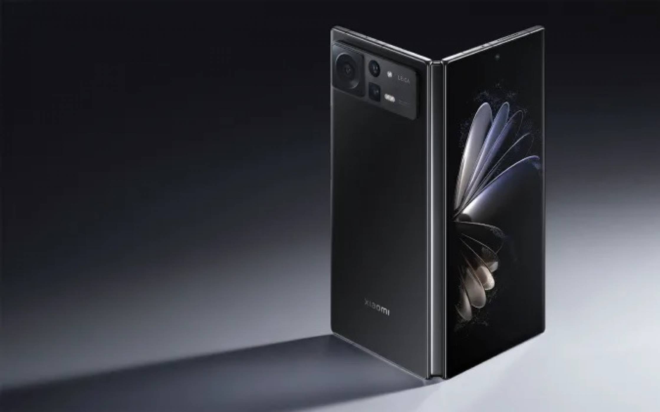 Вторият гъвкав телефон на Xiaomi е с дебелина едва 5.4 мм в таблетен режим 
