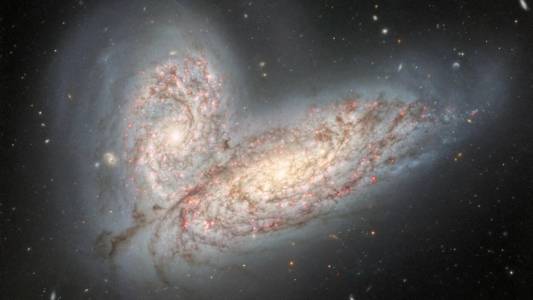 Тези две великолепни галактики са на път да се сблъскат в съдба като на Млечния път