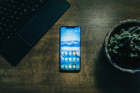Huawei Mate 50 връща една характеристика, която iPhone 14 изоставя 