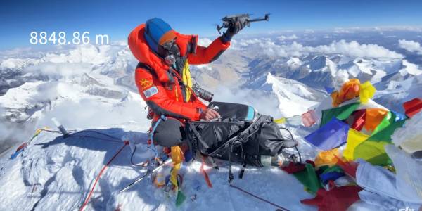 Уникална гледка: DJI Mavic 3 покори Еверест (ВИДЕО) 