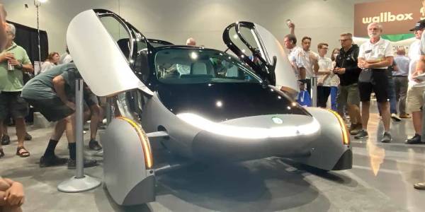 Това е колата на Aptera, която може да измине 1600 км благодарение на слънчева енергия 