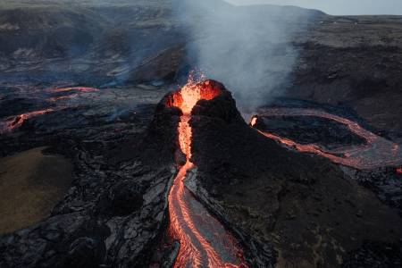 Рискът от катастрофално изригване на вулкан е висок, а светът е ужасно неподготвен 