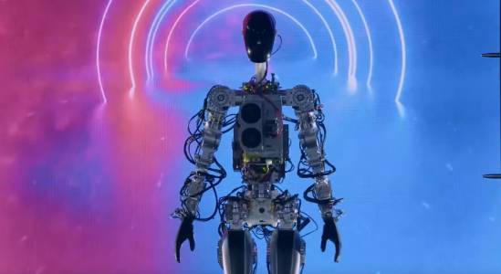 Илон Мъск показа, че роботът Optimus е почти готов за своето шоу  (ВИДЕО)