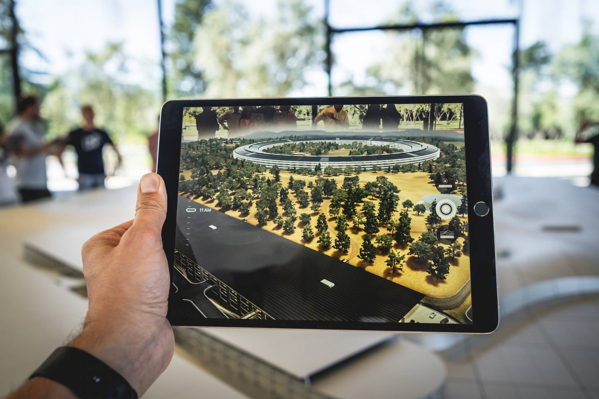 AR шлемът на Apple позволява да плащате с очите си