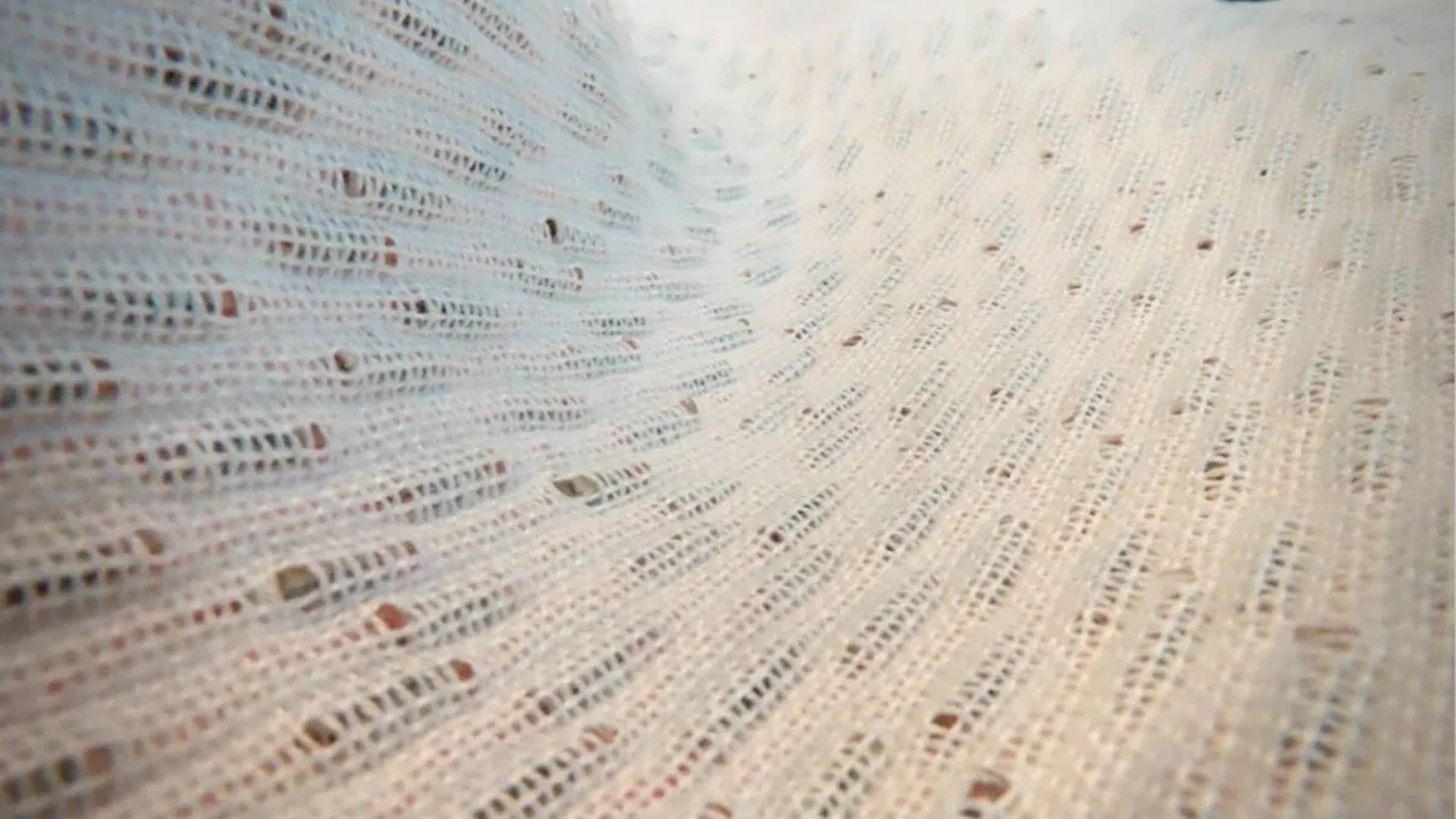 Парче текстил с 1200 миниатюрни соларни панела може да зареди телефона ви