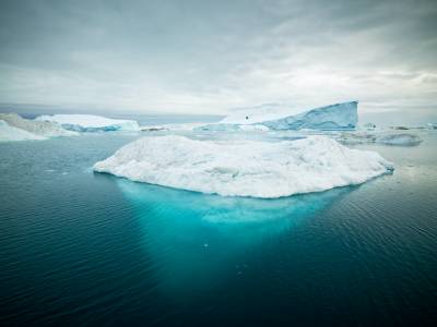 Най-големият айсберг в света тръгва от Антарктида към гибелта си 
