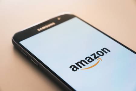 Amazon загуби 1 трилион долара от пазарната си стойност