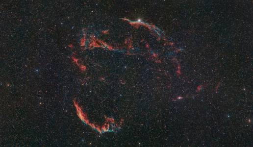 Hubble  засне рядко изображение на свръхнова, докато тя се формира
