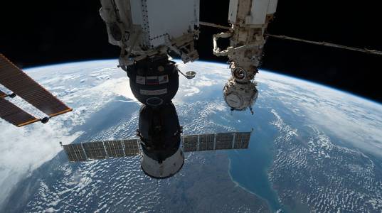 Проблеми в Космоса: разходката на руски космонавти пропадна (ВИДЕО)
