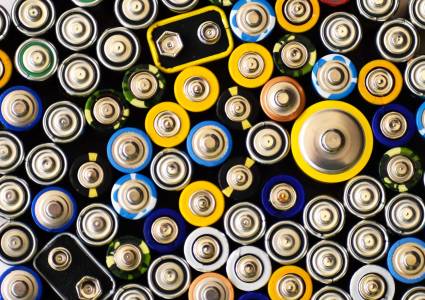 Производителите може да бъдат принудени да върнат сменяемите батерии в телефоните 