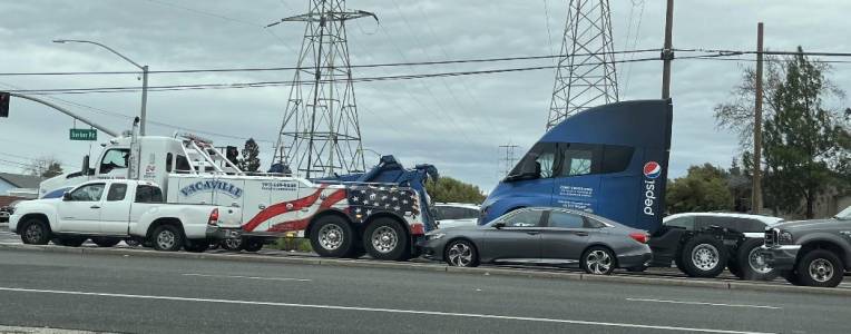 Камионът на Tesla, който Pepsi си купи току-що, вече аварира