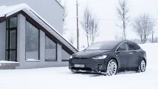 Автопилотът на Tesla се провали при снежни условия (ВИДЕО) 