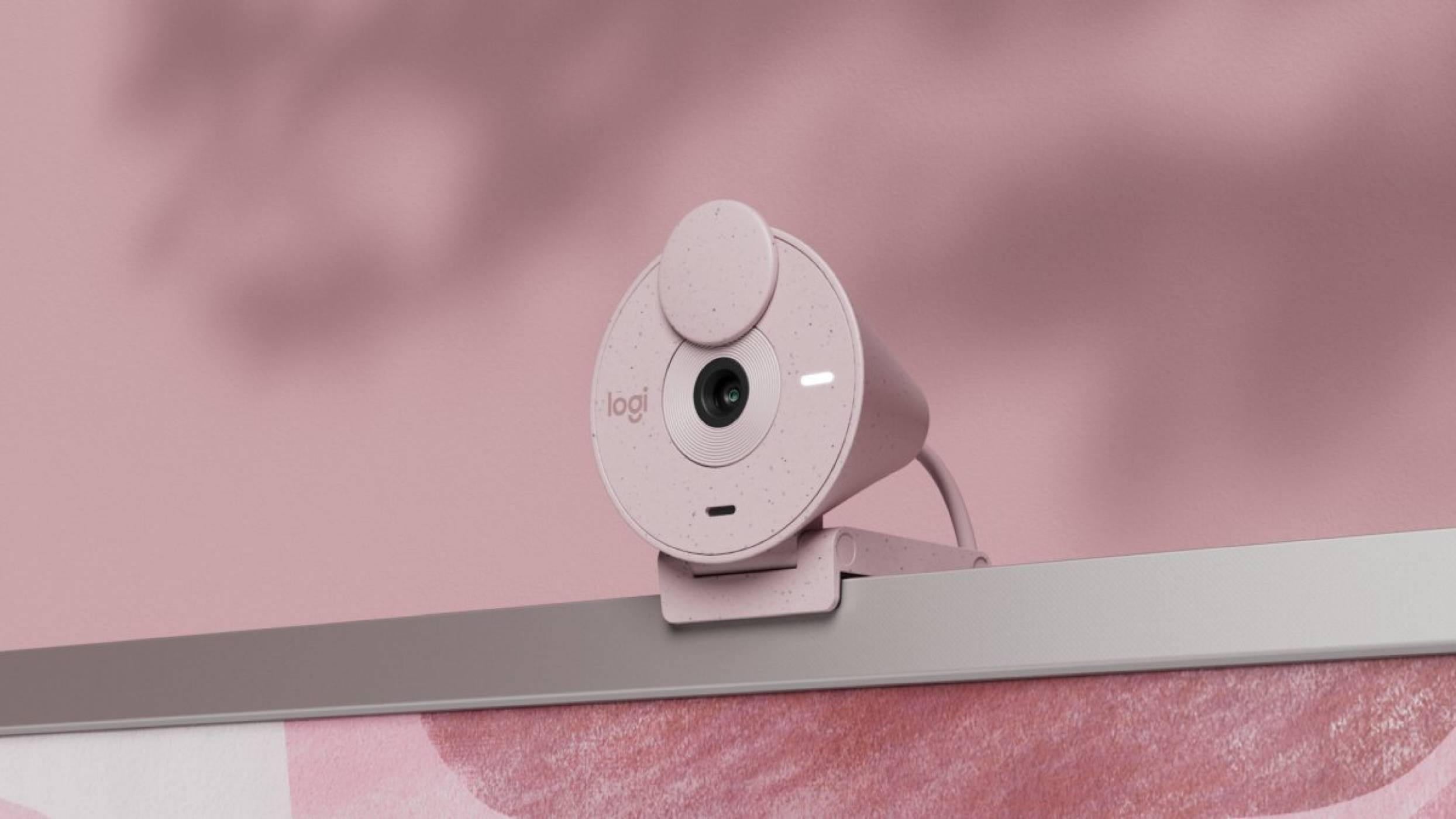 Logitech Brio 300 - уеб камерата, която да подобри вашето видео преживяване