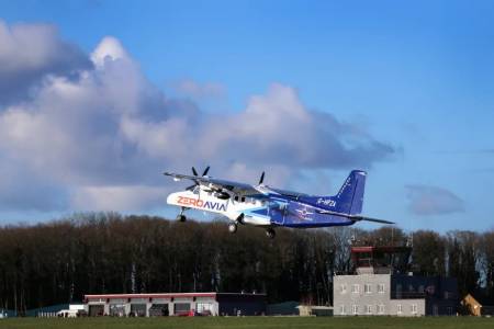 Най-големият самолет на водородно гориво в света полетя за 10 минути 