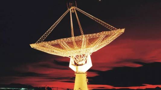 Астрономи уловиха радиосигнал от древна галактика на рекордно голямо разстояние