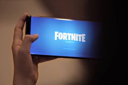 Хлапетата скоро няма да могат да играят любимия си Fortnite на iPhone и iPad