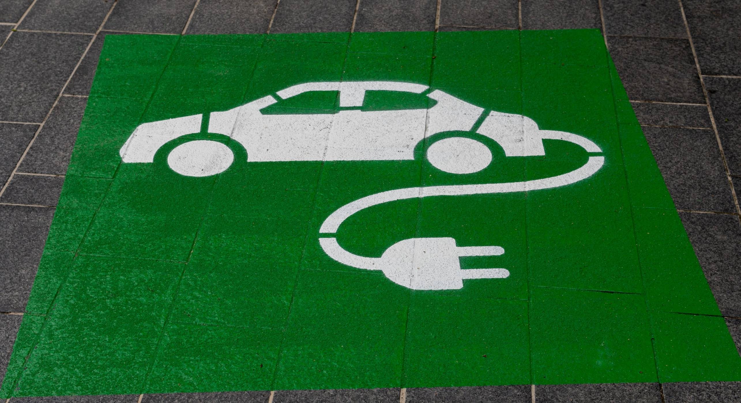 Европарламентът гласува да спре продажбите на нови бензинови коли от 2035 г. 